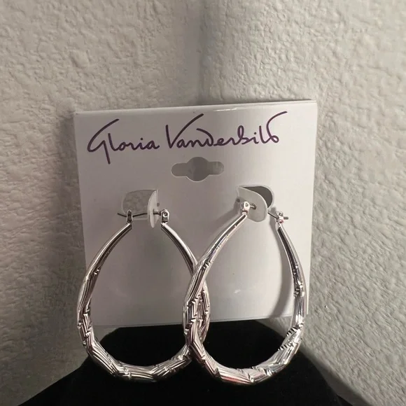 “NEW” GLORIA VANDERBILT EARRINGS - Picture 2 of 4